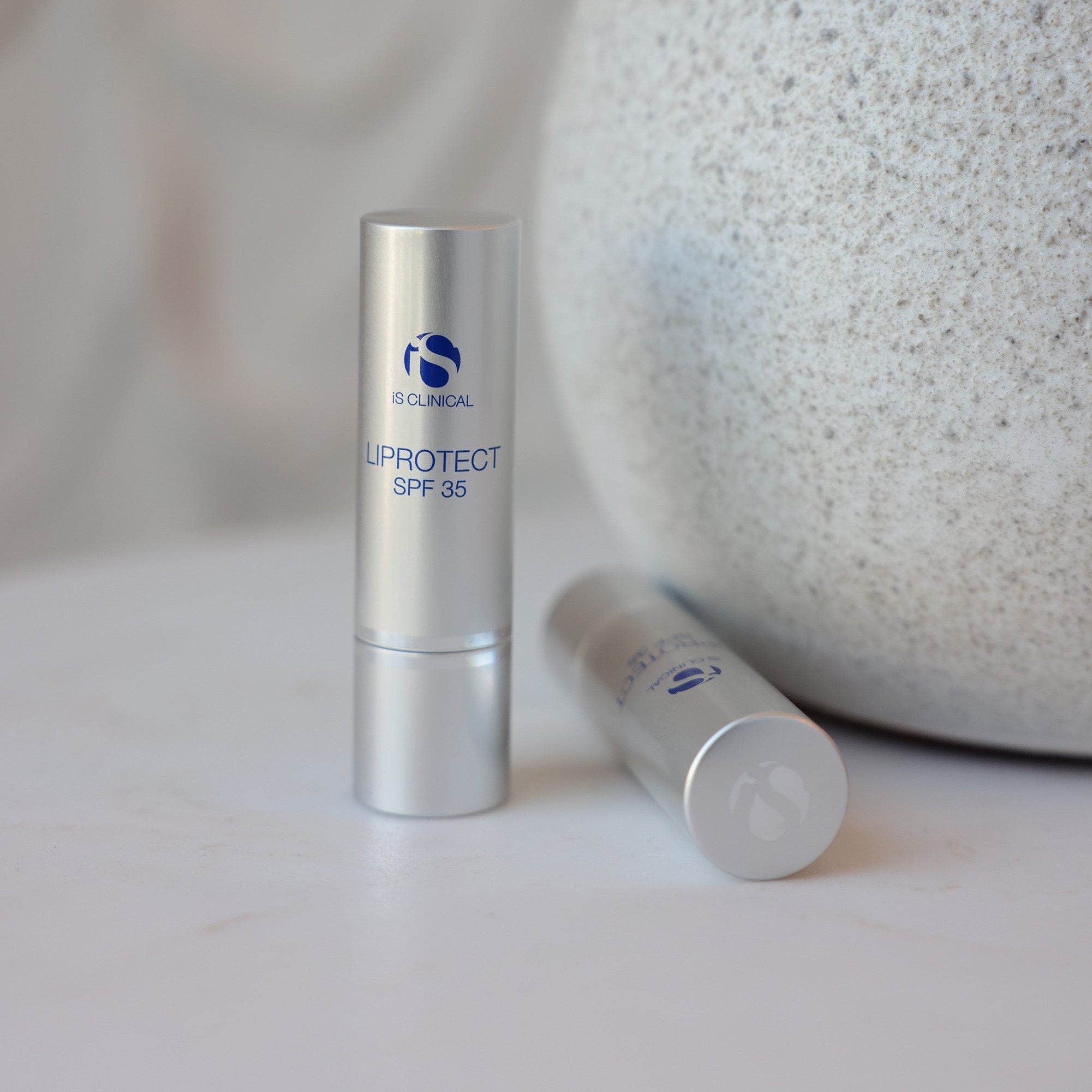 iS Clinical LiProtect SPF 35